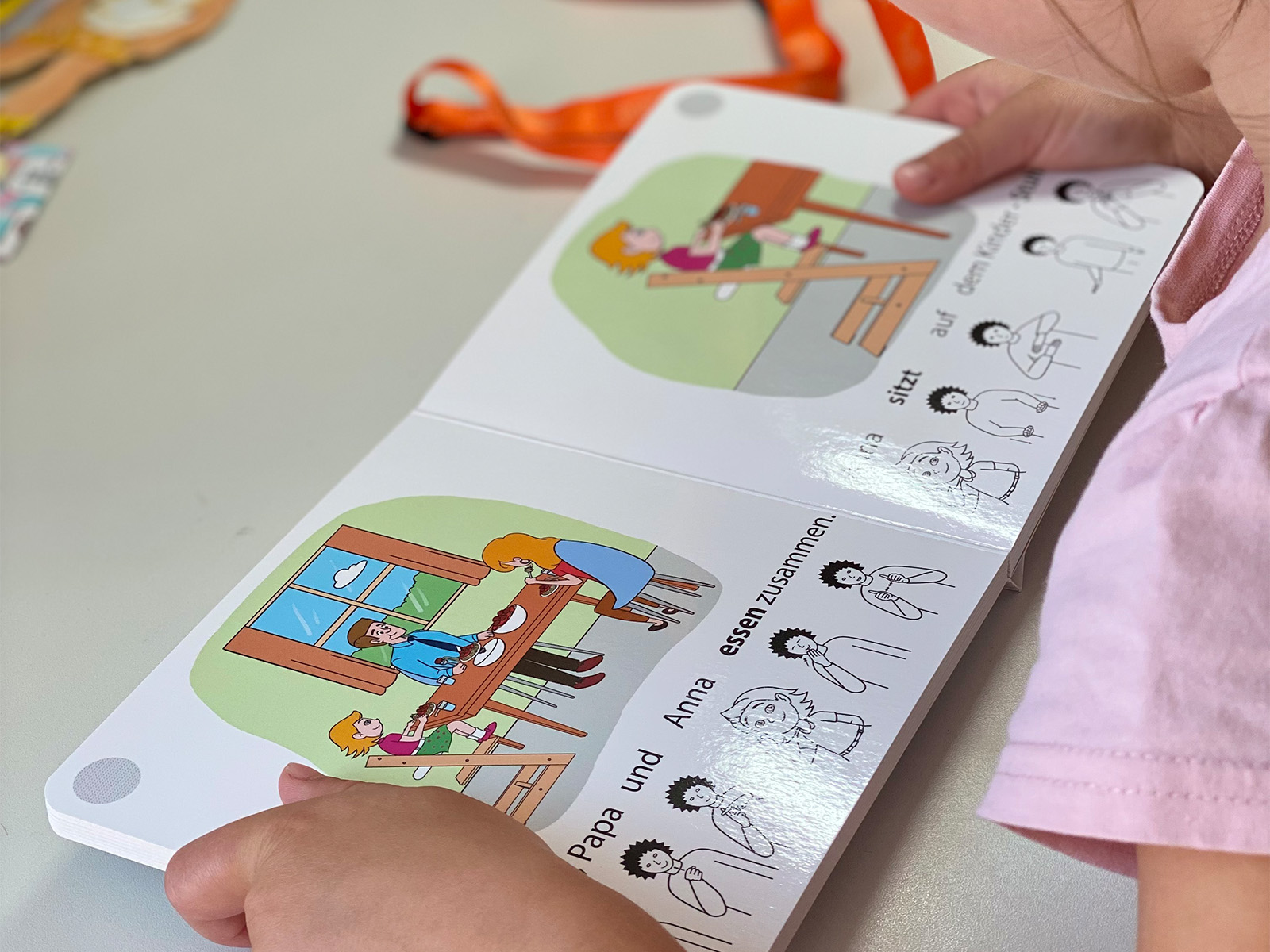 ANNAs Tag - Bilderbuch mit PORTA Gebärden